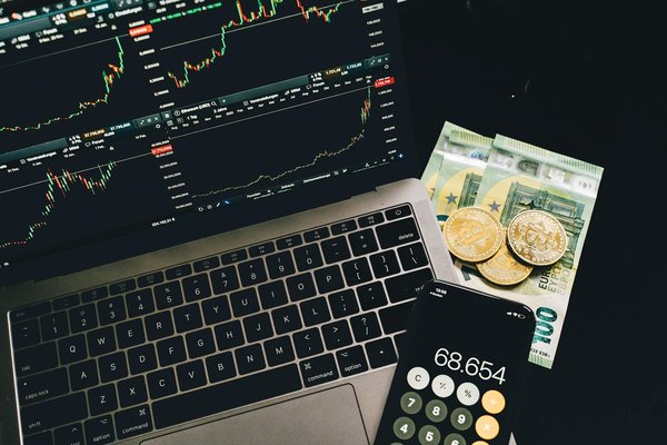 Les 10 Cryptomonnaies Incontournables à Suivre en 2021